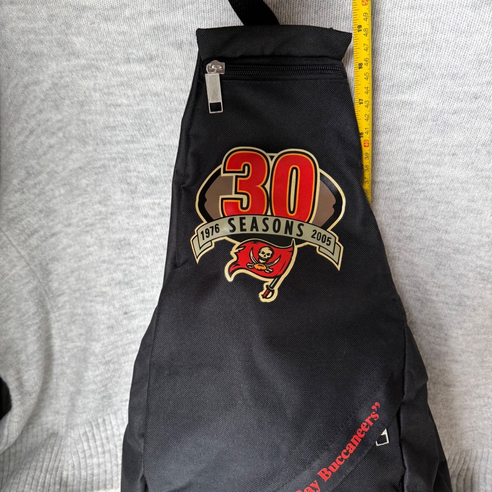 Tampa Bay Buccaneers 30 Seasons Dodge Sling Backpack Black Crossbody Bag 2005 - Picture 3 of 7